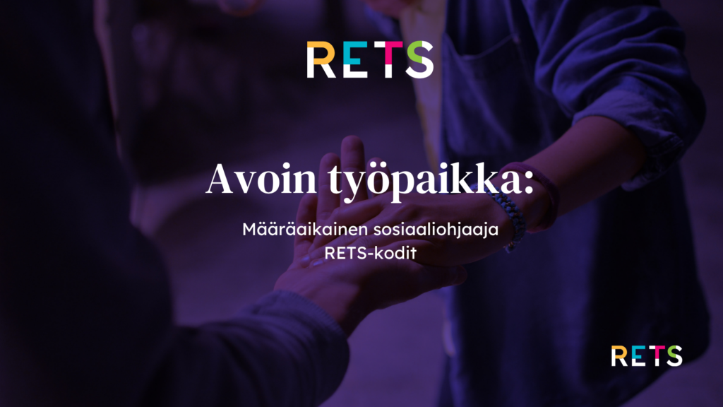 Taustalla käsi joka tarttuu käteen, sinisellä pohjalla, etualalla rekrytointi-ilmoitus tekstinä.